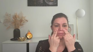 10 perces arcmasszázs áll fókusszal